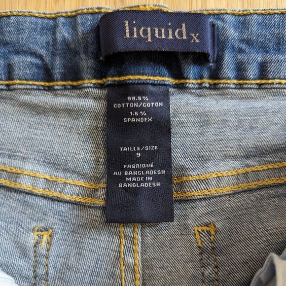 LiquidX Size 9 Blue jeans with Embroidered Rose and distressed 28 inch inseam - Picture 8 of 11